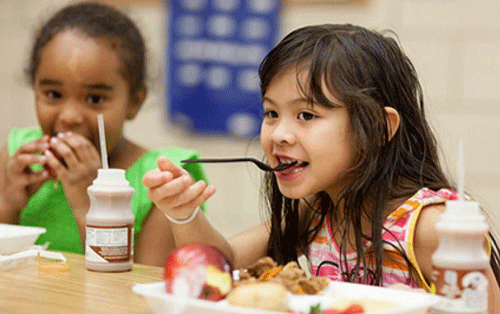 Children eating lunch at school